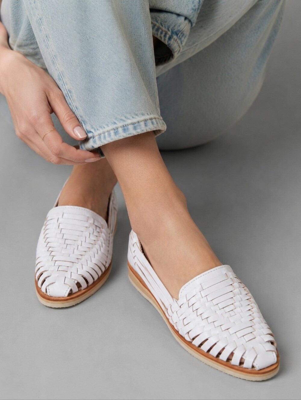 Macarena Collection White Leather Woven Huarache Flats Womens Size MEX 25